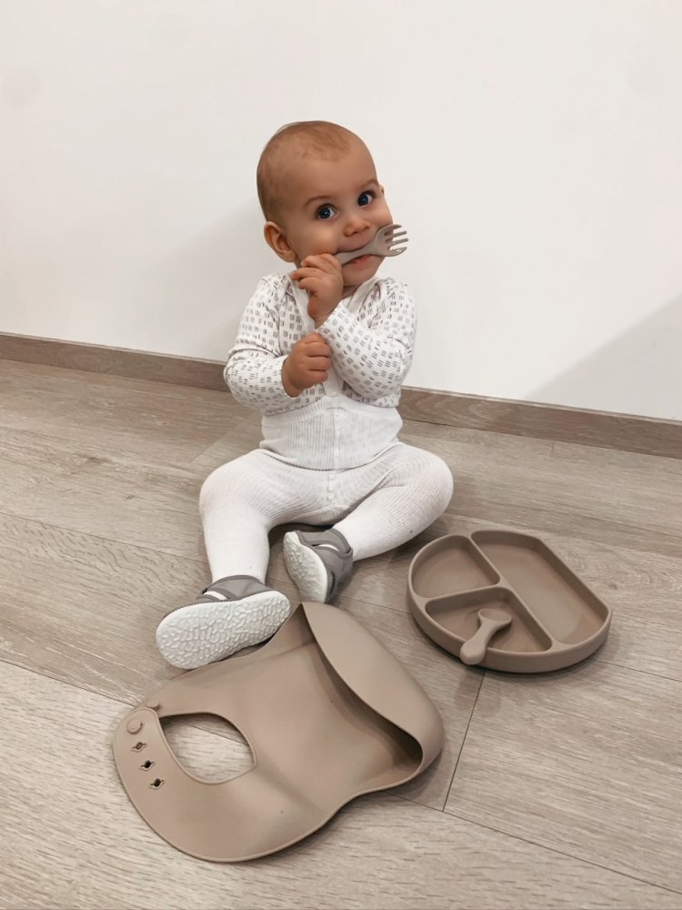 MARTONS JEDALENSKA SADA SILIKONOVA S PRISAVKOU 4-DIELNA(LIGHT BEIGE) https://www.andreashop.sk/files/kat_img/2.jpeg_OID_KOR4000901.jpeg