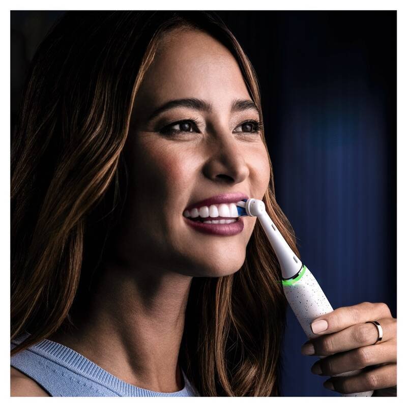 ORAL-B IO SERIES 10 STARDUST WHITE https://www.andreashop.sk/files/kat_img/3.jpg_OID_ICFWI00101.jpg