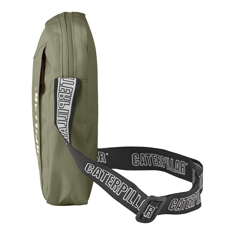 CAT CROSSBODY TASKA CITY ADVENTURE - ARMY, 84356-351 https://www.andreashop.sk/files/kat_img/3.jpg_OID_~90000ABMK.jpg