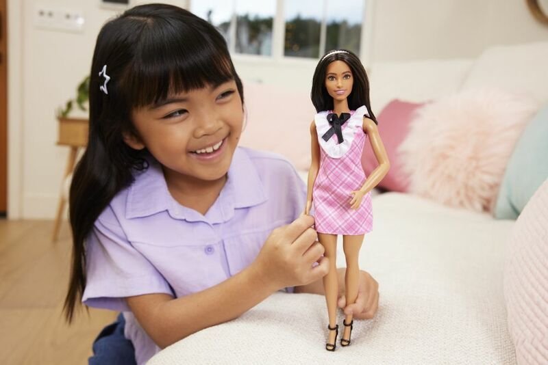 MATTEL BARBIE MODELKA - RUZOVE KOCKOVANE SATY /25HJT06/ https://www.andreashop.sk/files/kat_img/4.jpg_OID_ED1C000901.jpg