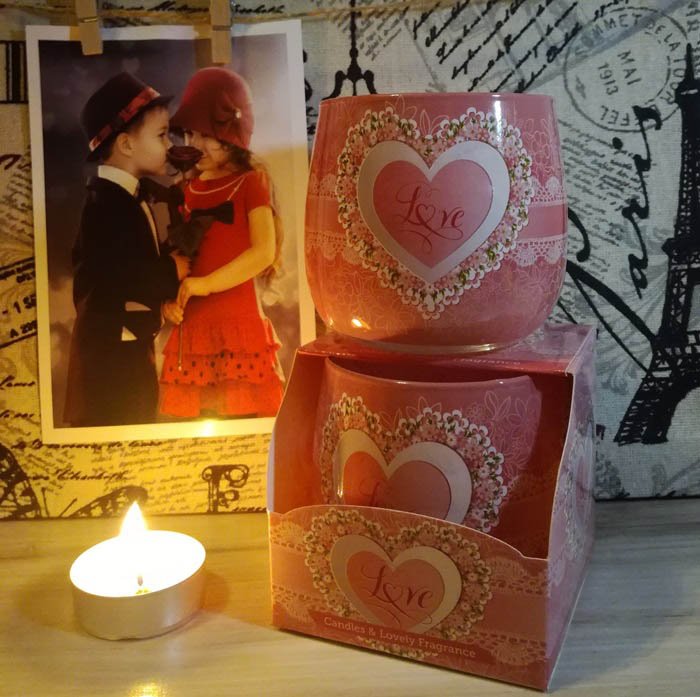 SANTO VONNA SVIECKA V SKLE 100G LOVE https://www.andreashop.sk/files/kat_img/8588006963885_02.jpg_OID_FWU8000901.jpg